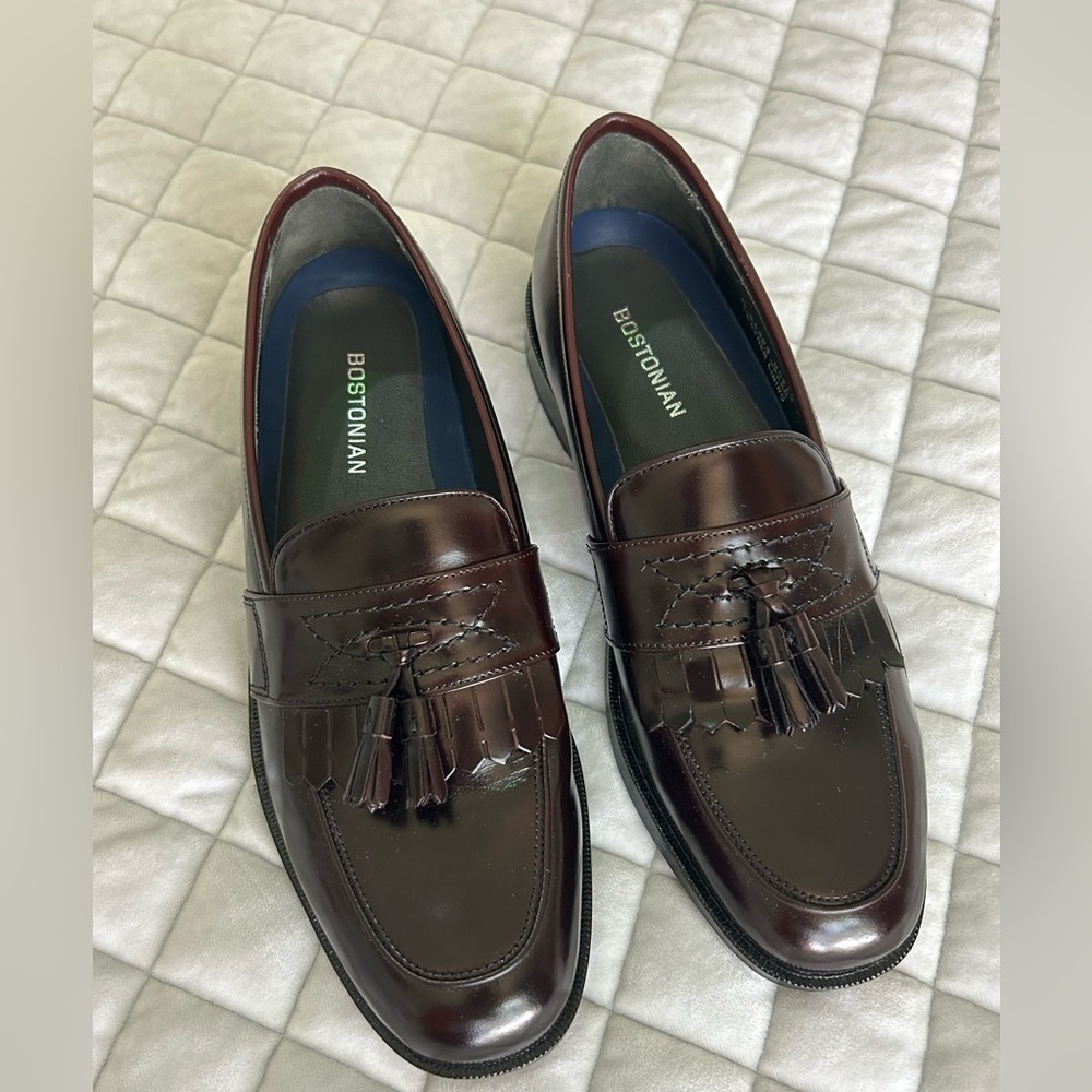 NEW Bostonian Size 9 Men's Brown Leather Loafers